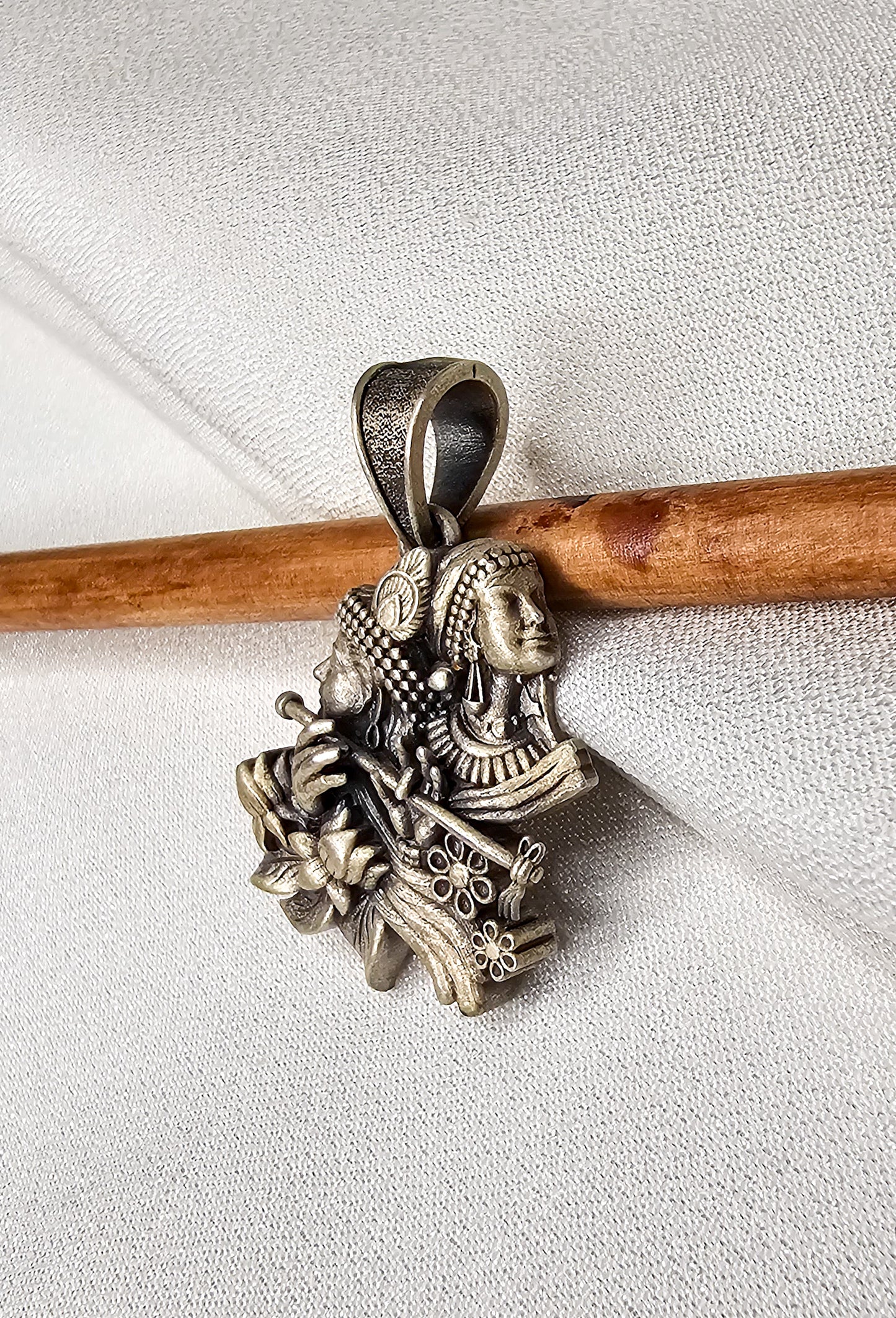 RADHA KRISHNA PENDENT