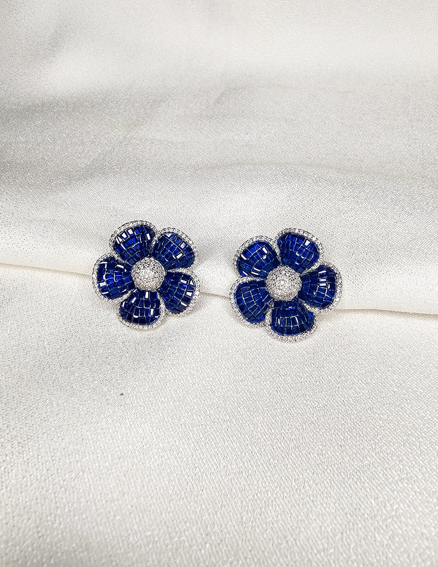 FLOWER STUD EARRINGS