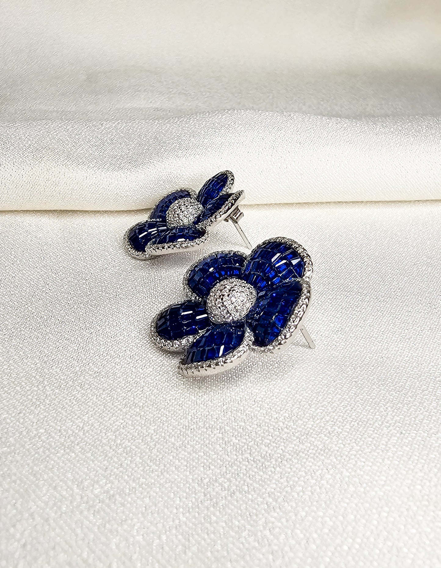 FLOWER STUD EARRINGS