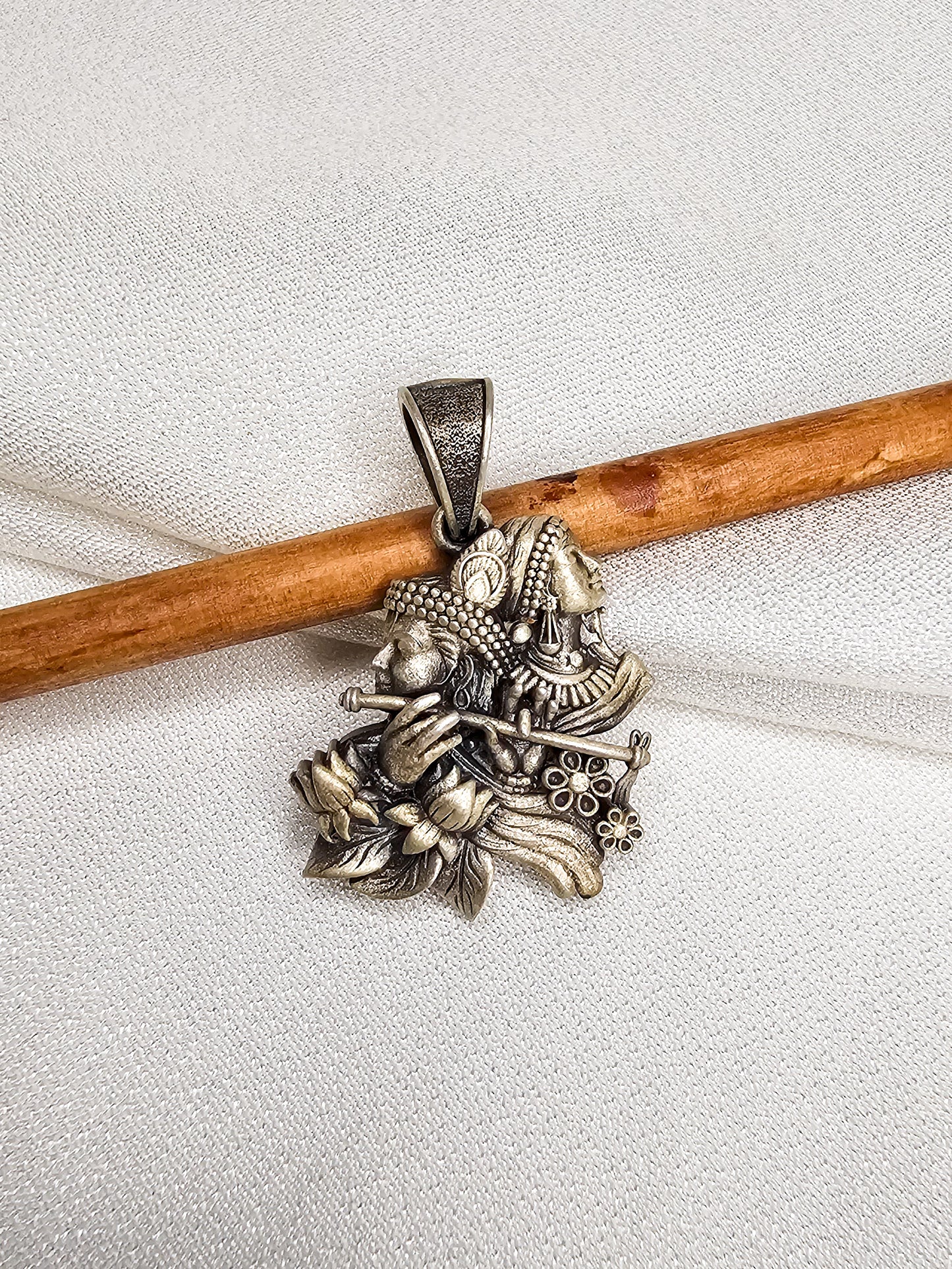 RADHA KRISHNA PENDENT