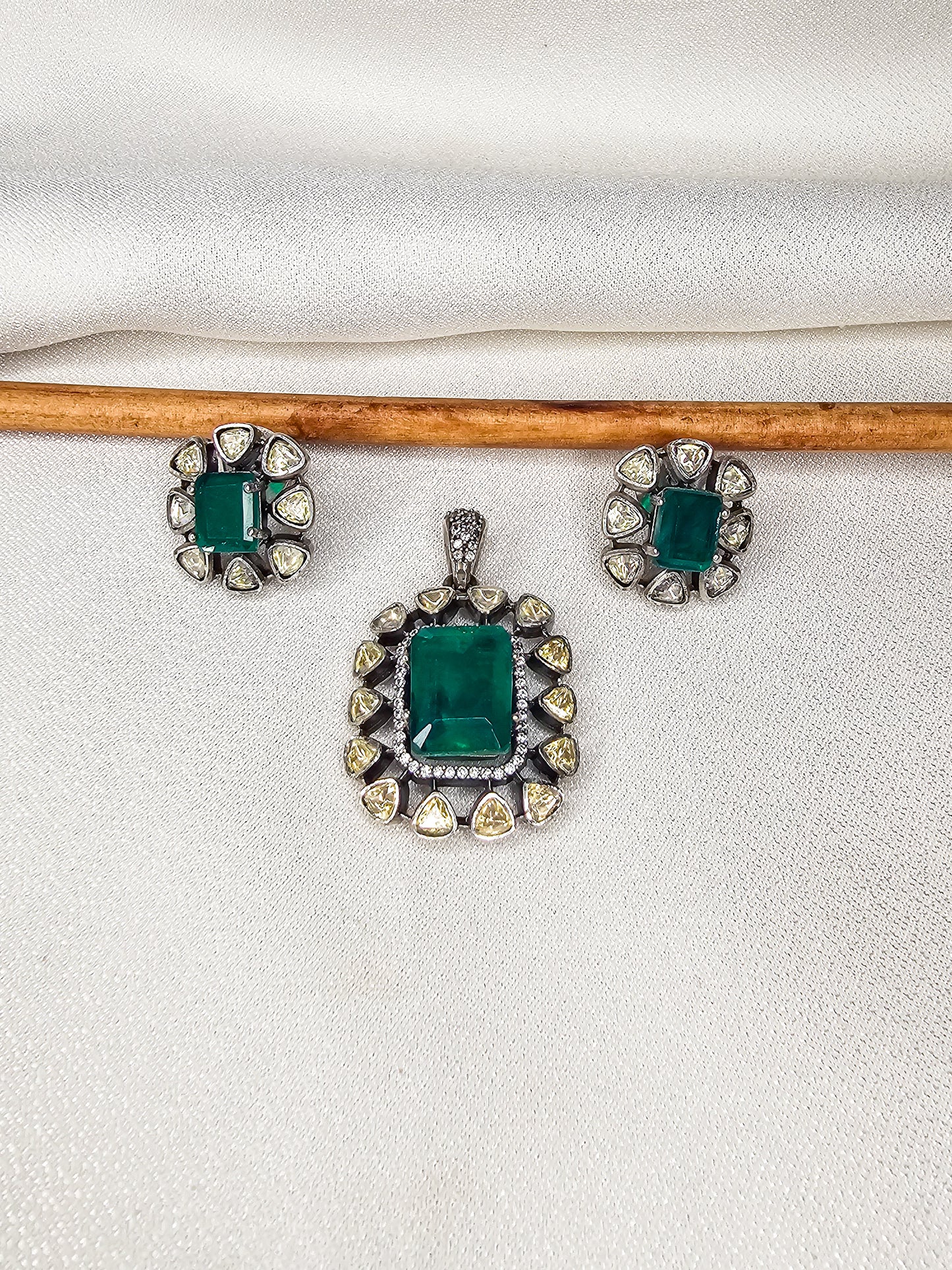 MOISSANITE PENDENT SET