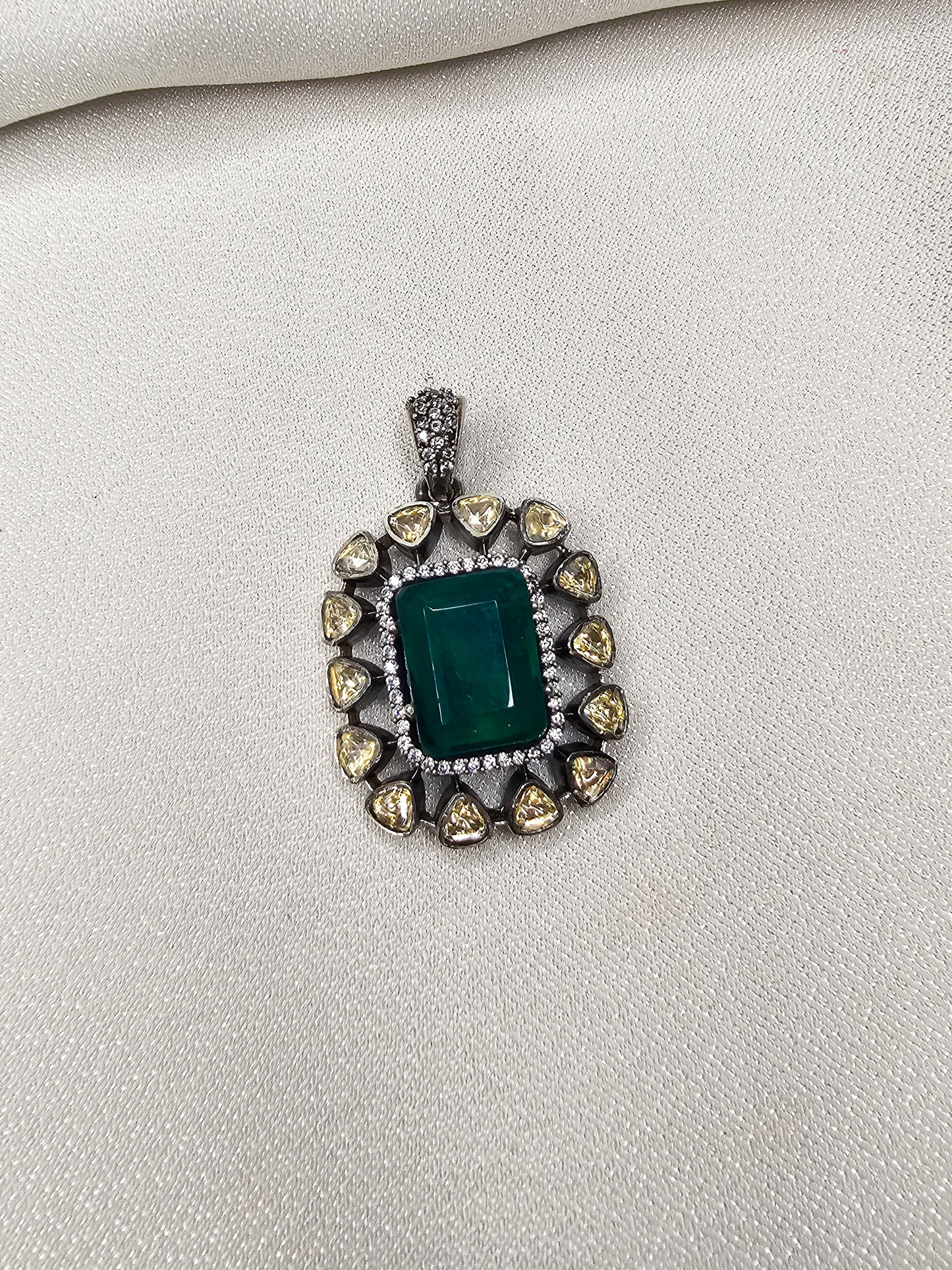 MOISSANITE PENDENT SET