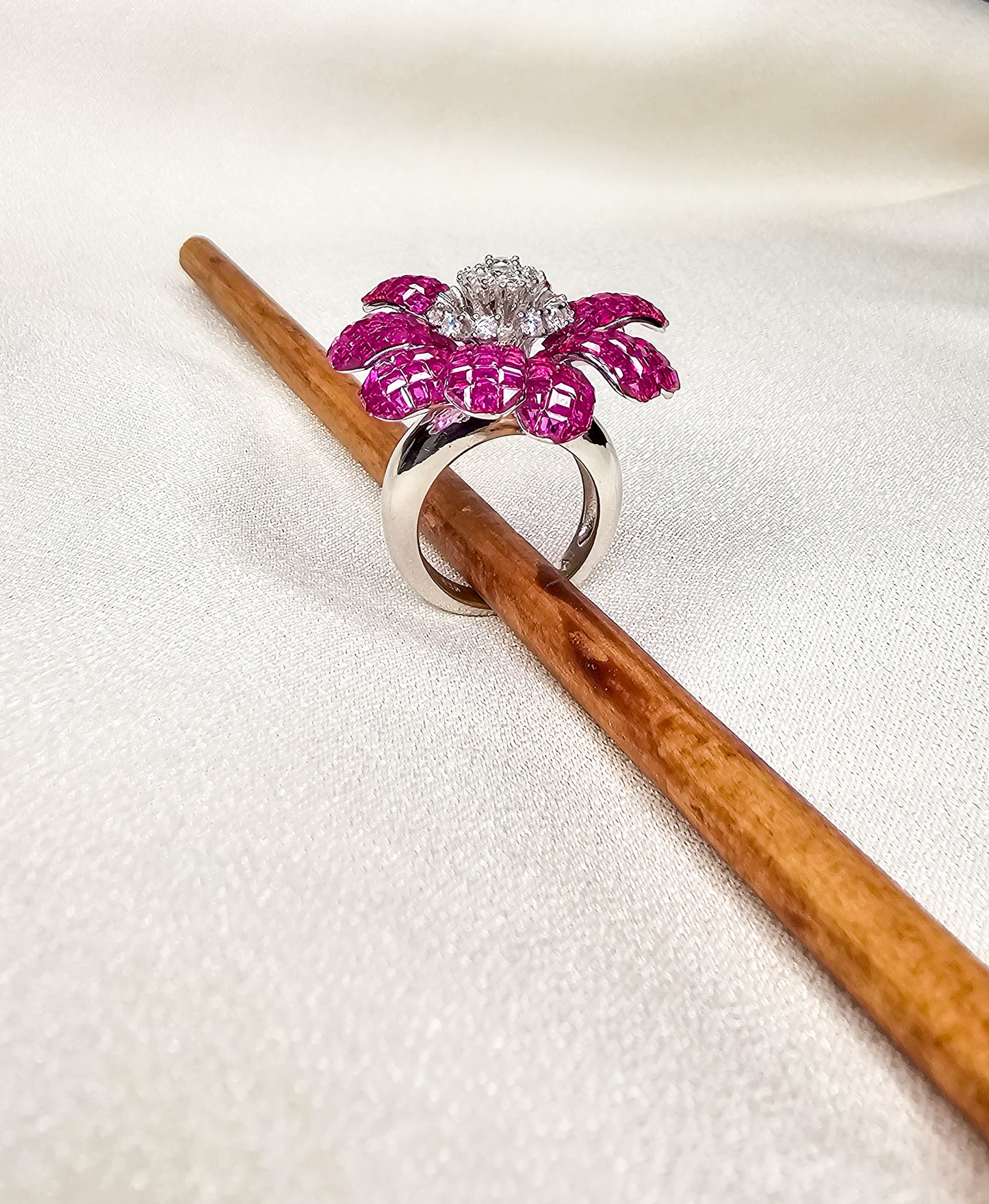 FLORAL COCKTAIL RING