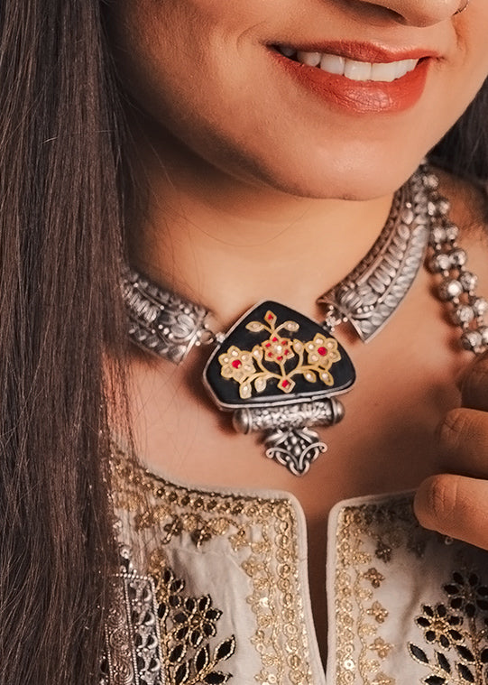 STONE NECKLACE & EARRINGS