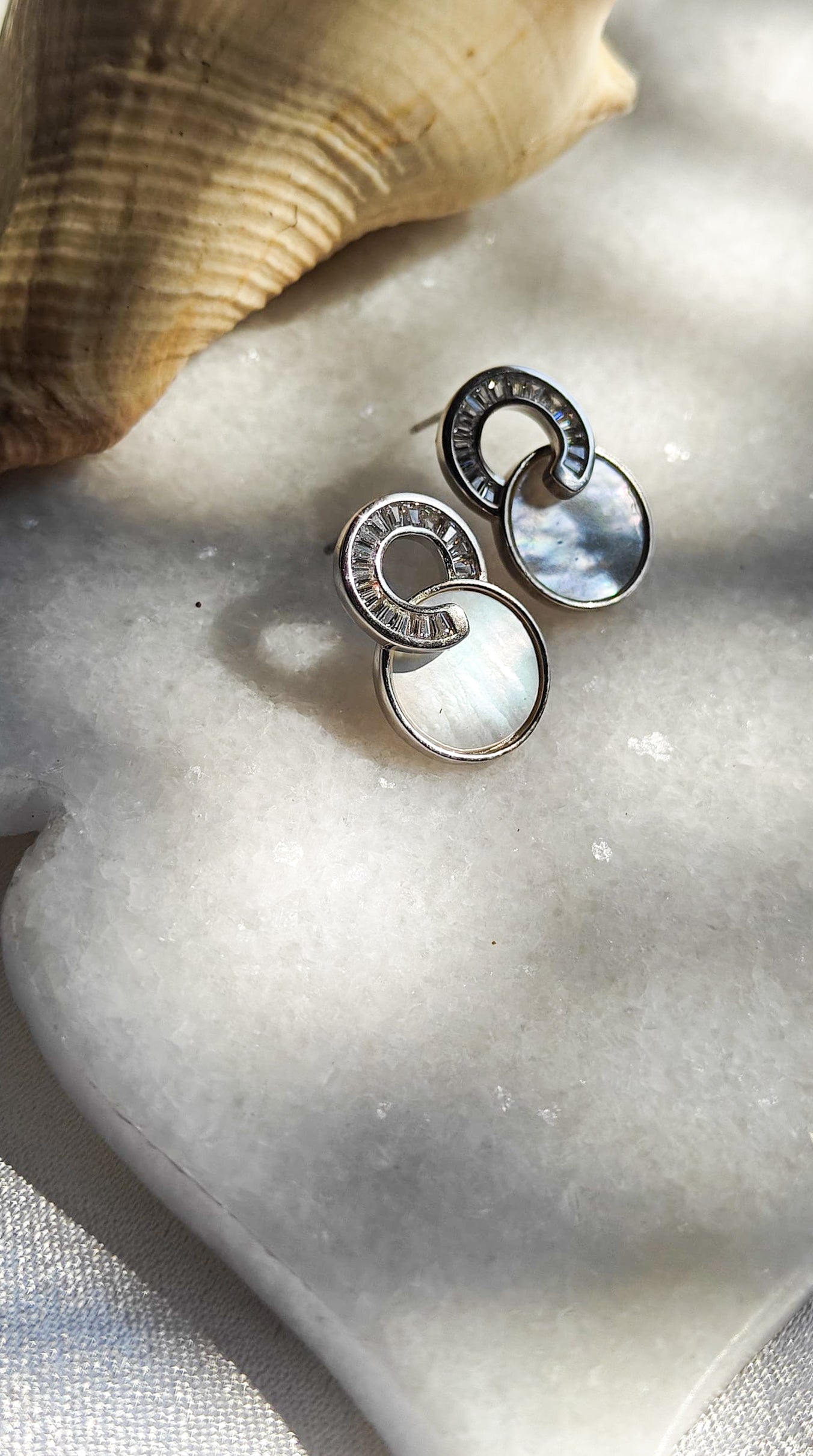 LOOP MOP EARRINGS