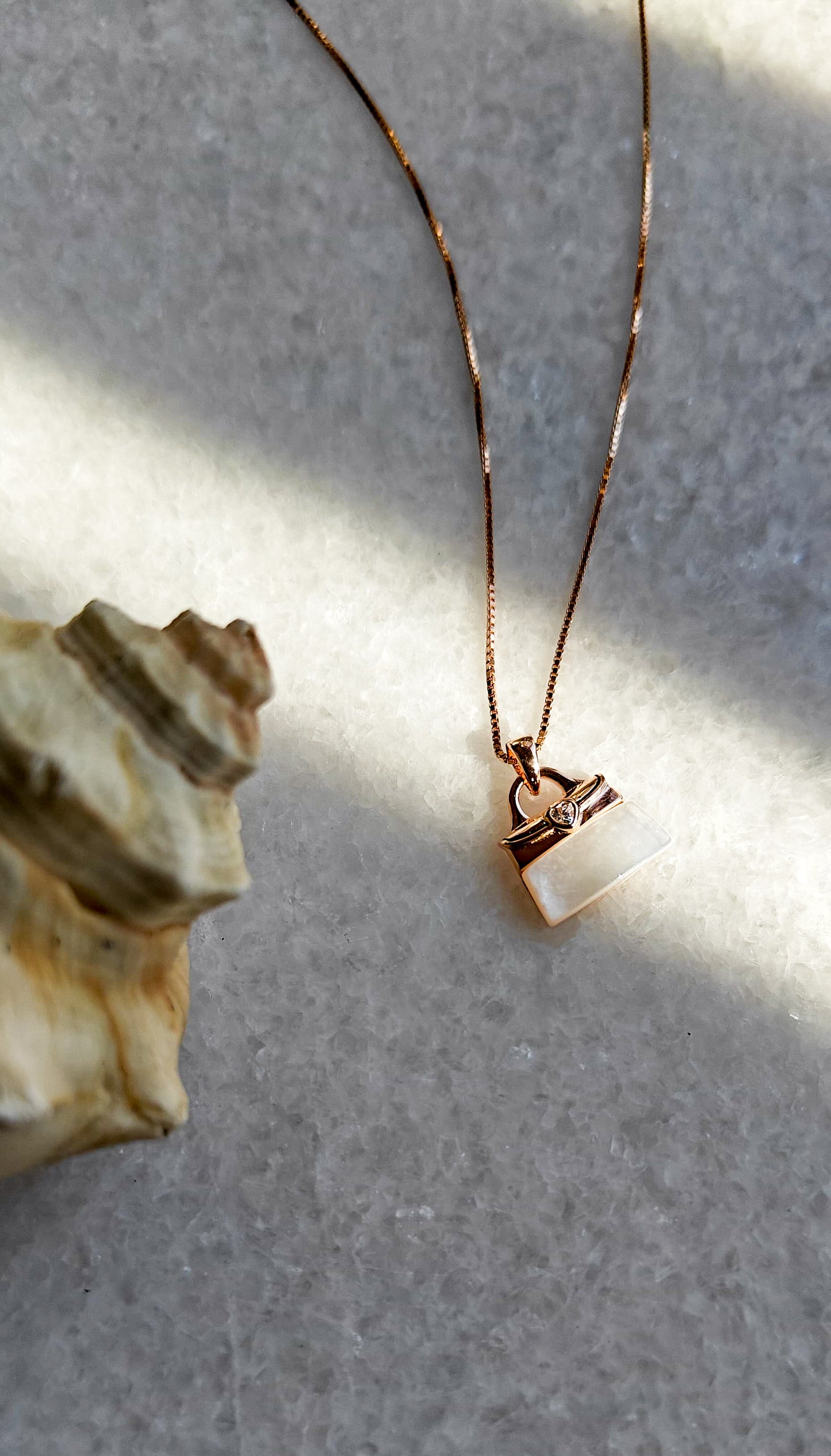 LITTLE HANDBAG - WOMEN'S NECKLACE